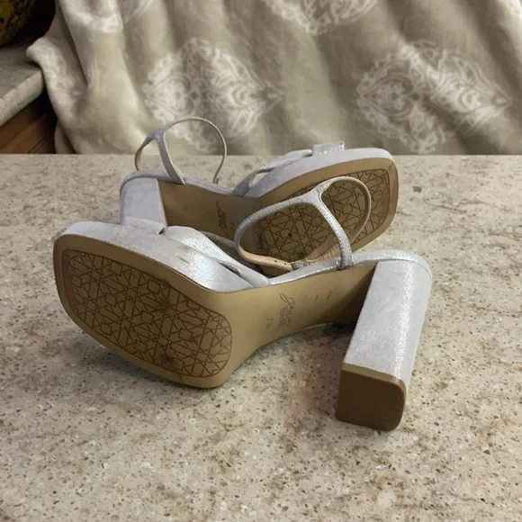 Jewel Badgley Mischka Valencia Platform Heels Size 7.5 - Picture 9 of 9